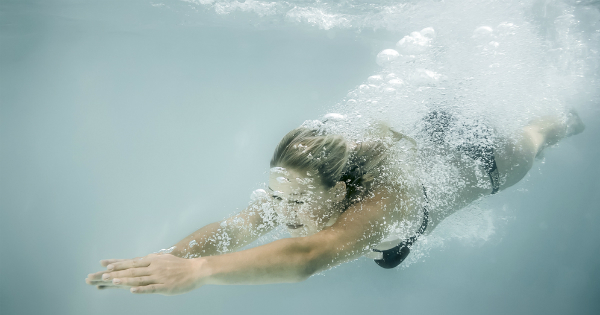 4 precauciones para evitar el oído del nadador en los niños