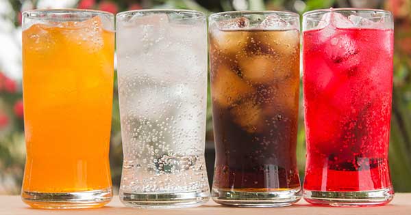 Refrescos y bebidas azucaradas, ¿aumentan riesgo de cáncer?