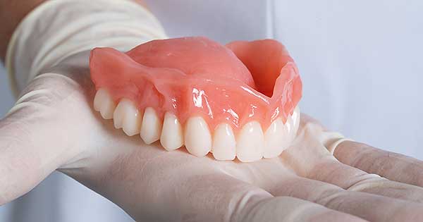 Ventajas y desventajas de las dentaduras postizas temporales