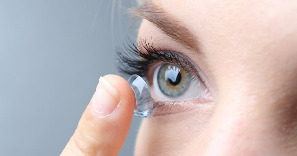 Lo que debe saber si su hijo quiere lentes de contacto