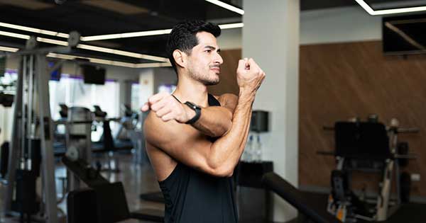 Rutina de ejercicios en el gimnasio para hombres que son principiantes