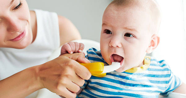 5 Hábitos Saludables Para Cuidar Los Dientes De Tu Bebé